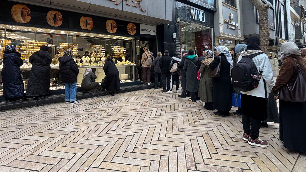 'Millet aç, aç!'çılar yine ters köşe! Ucuz et ya da pide kuyruğu değil: Türkiye varlık kuyruğunda!