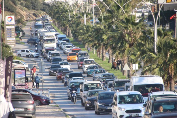 Foto - Millet Mersin'e muhalefet tersine! Kilometrelerce araç kuyrukları oluştu