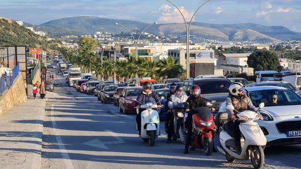 Foto - Millet Mersin'e muhalefet tersine! Kilometrelerce araç kuyrukları oluştu