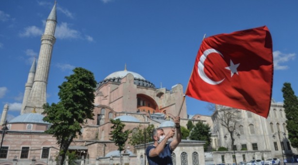 Millete sırtını çeviren 'solak tetikçiler' Ayasofya'nın camiye çevrilmesini böyle gördü(!)