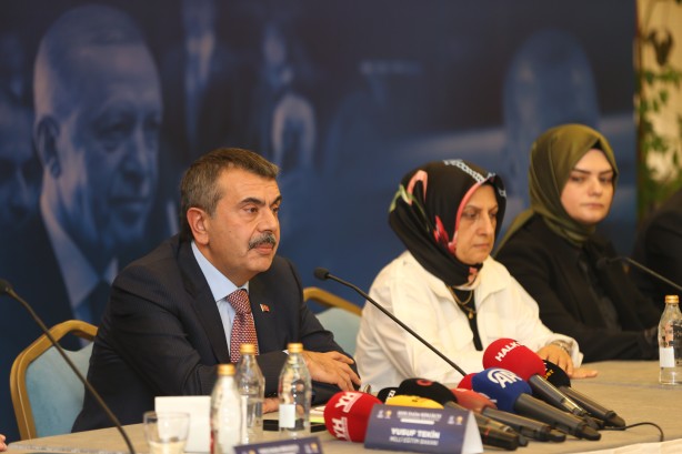 Foto - Milli Eğitim Bakanı Yusuf Tekin'den CHP, DEM Parti ve trollerine şamar