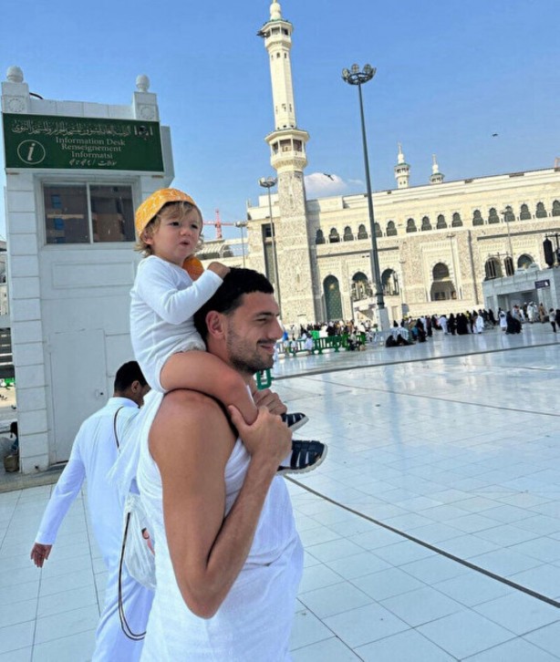 Foto - Milli futbolcu Merih Demiral, eşi ve çocuğuyla umre yaptı! Paylaşımının altına yazılan yorumlar mide bulandırdı! İşte o şok eden sözler