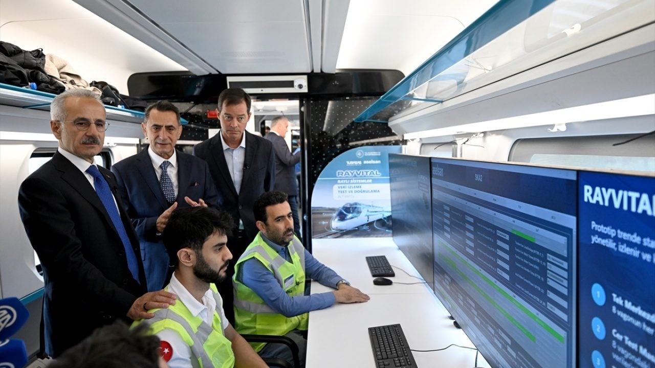 Foto - Milli hızlı trenin test sürüşünü Bakan Uraloğlu yaptı