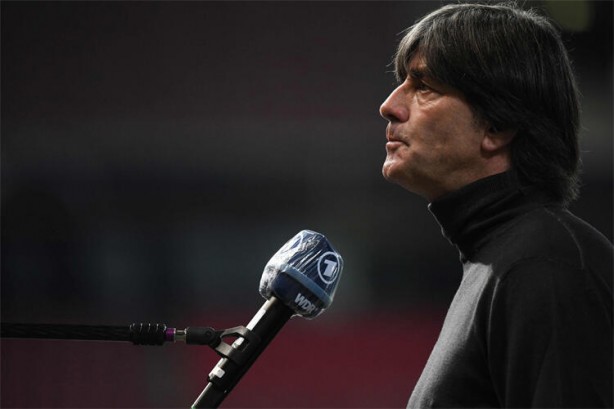 Foto - Milli maçta skandal! Sosyal medya bu görüntüleri konuşuyor