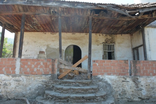 Foto - Milli Mücadele Kahramanına büyük vefasızlık! Demirci Efe’nin kemiklerini sızlatan görüntü