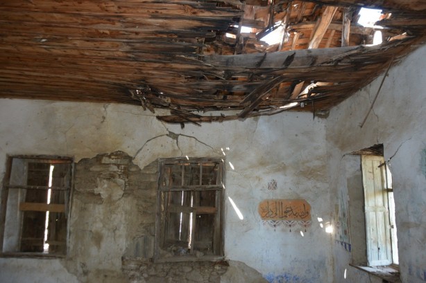 Foto - Milli Mücadele Kahramanına büyük vefasızlık! Demirci Efe’nin kemiklerini sızlatan görüntü