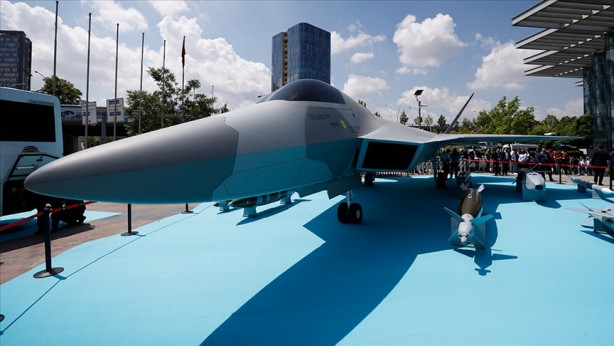 Foto - Milli Muharip Uçak Hindistan'ı ayağa kaldırdı! Tepki üstüne tepki yağdı