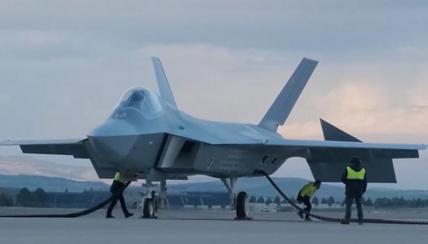 Foto - Milli Muharip Uçak Hindistan'ı ayağa kaldırdı! Tepki üstüne tepki yağdı