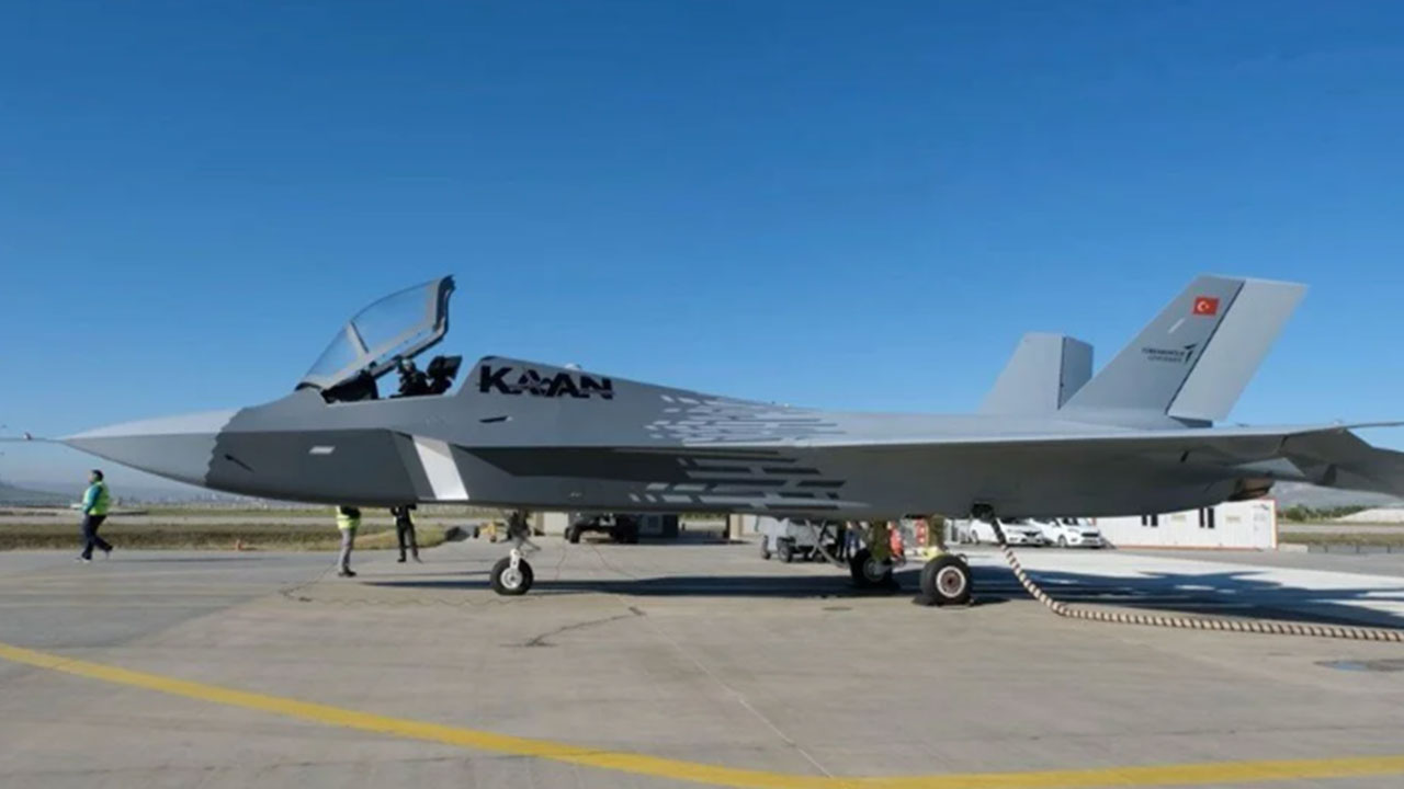 Foto - Milli Muharip Uçak Kaan bir anda değiştirildi