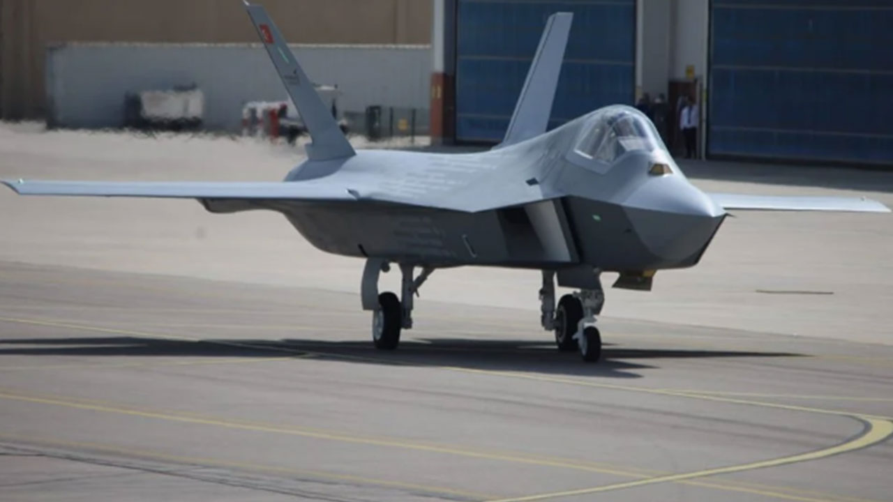 Foto - Milli Muharip Uçak Kaan bir anda değiştirildi