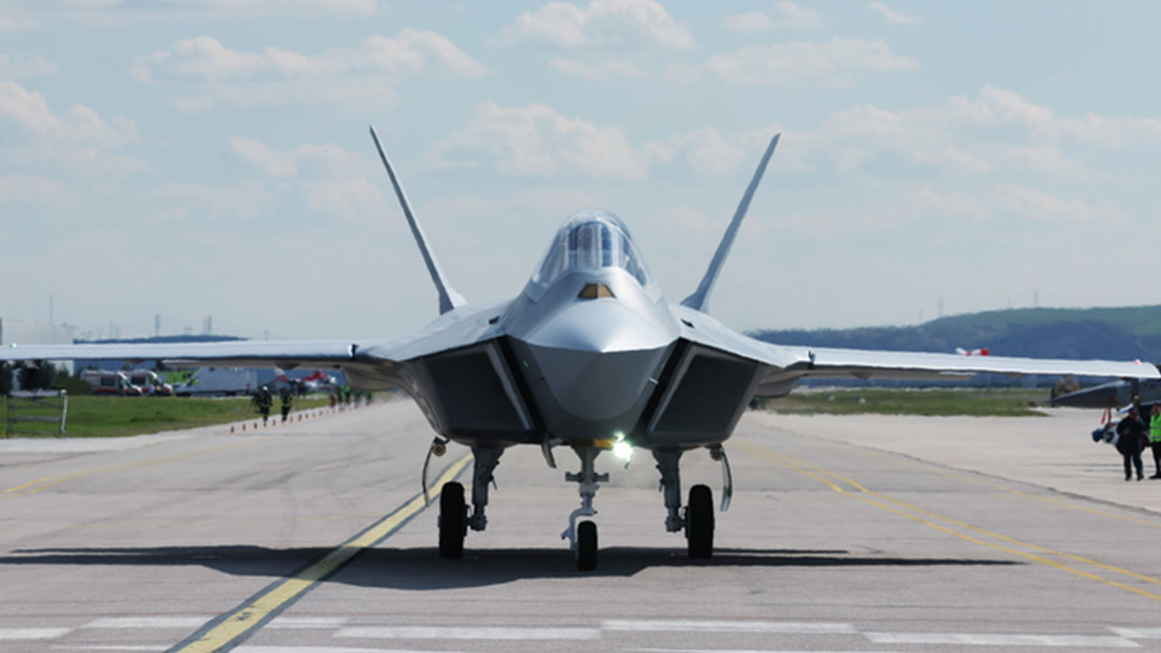 Foto - Milli Muharip Uçak Kaan bir anda değiştirildi