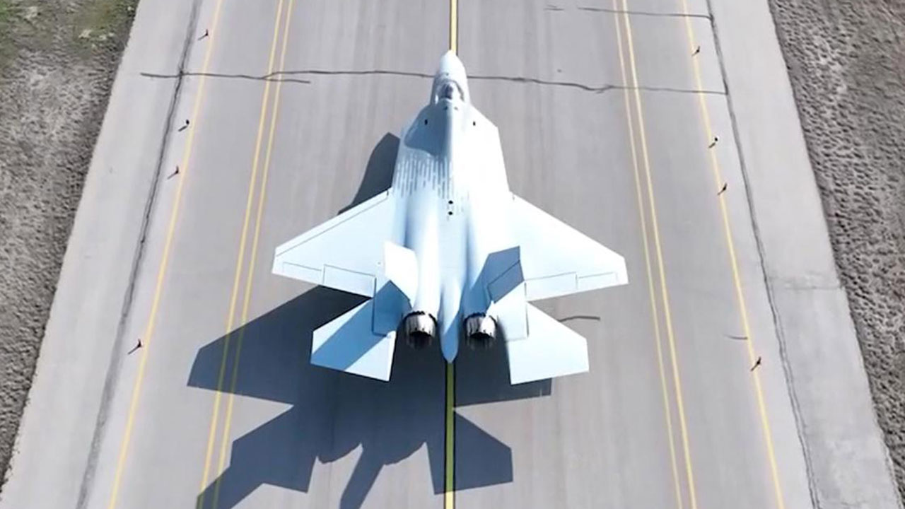 Foto - Milli Muharip Uçak Kaan bir anda değiştirildi