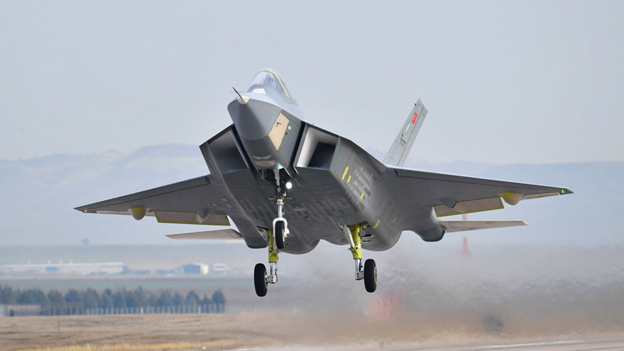 Foto - Milli Muharip Uçak Kaan bir anda değiştirildi