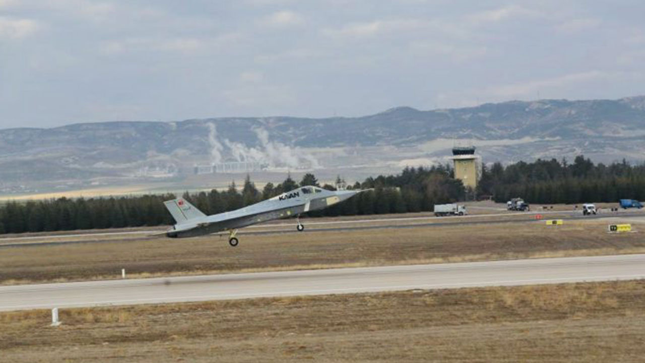 Foto - Milli Muharip Uçak Kaan bir anda değiştirildi