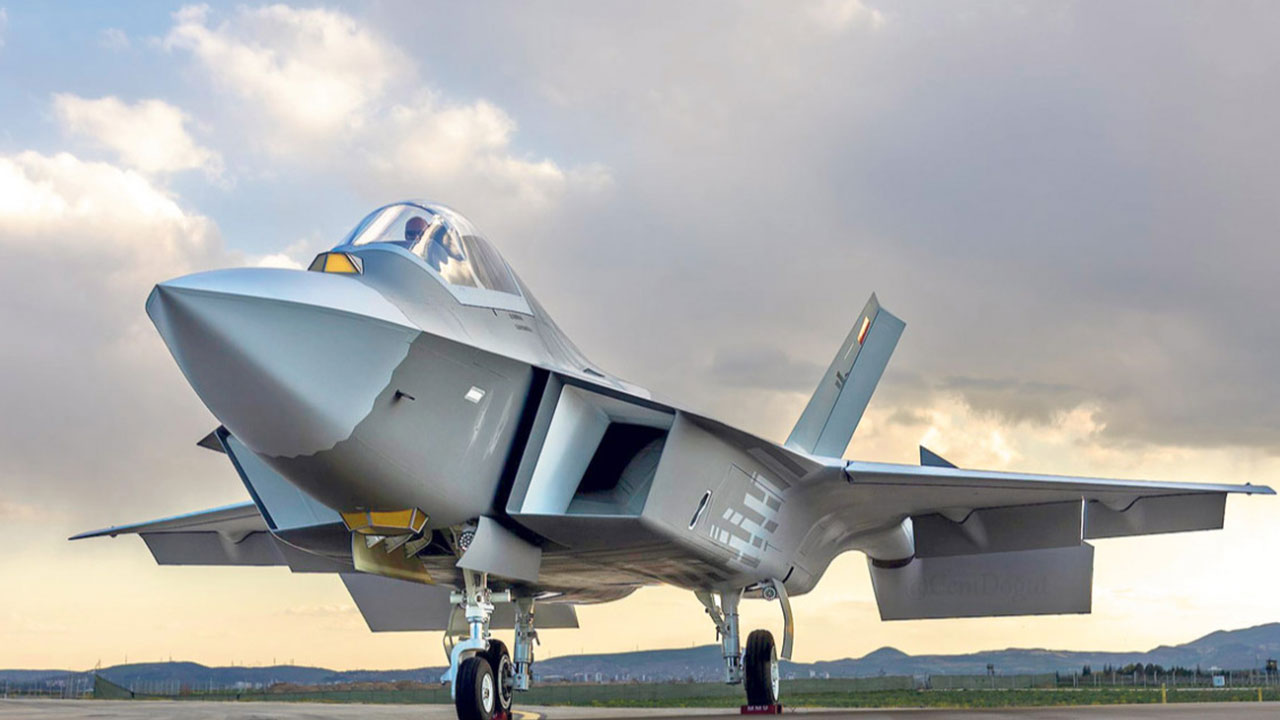 Foto - Milli Muharip Uçak Kaan bir anda değiştirildi