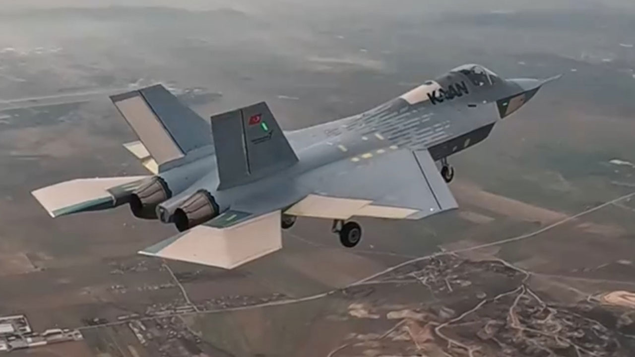 Foto - Milli Muharip Uçak Kaan bir anda değiştirildi