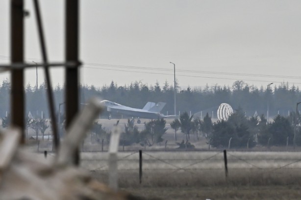 Foto - Milli Muharip Uçak Kaan neden tekerleri açık uçtu? 'Olmamış, hazır değil' diyeceklere şimdiden gelsin