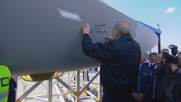 Foto - Milli Muharip Uçak Kaan neden tekerleri açık uçtu? 'Olmamış, hazır değil' diyeceklere şimdiden gelsin