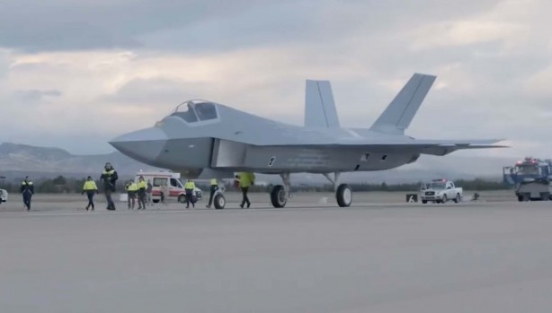 Foto - Milli Muharip Uçak Kaan'ı F-35 ile kıyaslayanlara kötü haber! Ünlü dergi bombayı bıraktı