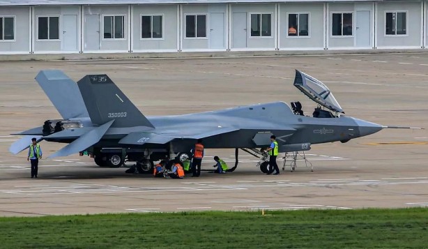 Foto - MMU Kaan'ı isteyen kardeş ülke Pakistan gidip o ülkeden Kaan'ın rakibini satın aldı! Herkes şaşkın