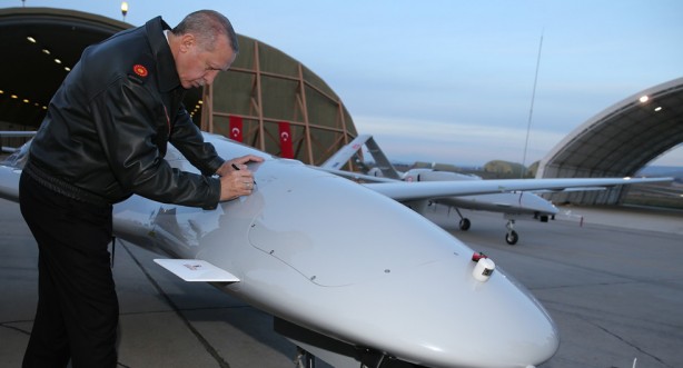 Foto - Milli Muharip Uçak'ı takip ediyorlar! Alman medyası Türk savunma sanayisine övgü yağdırdı