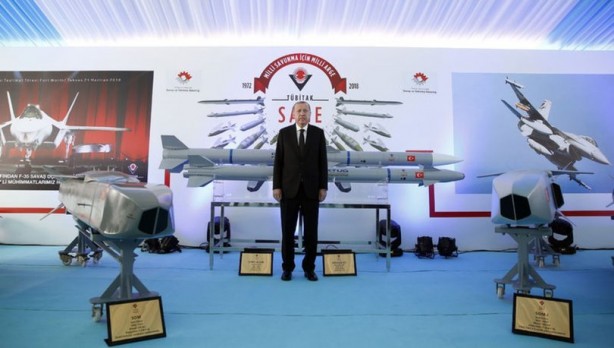 Foto - Milli Muharip Uçak'ı takip ediyorlar! Alman medyası Türk savunma sanayisine övgü yağdırdı