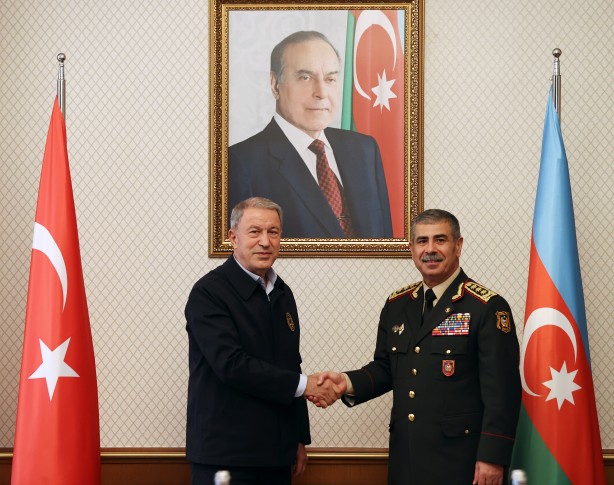 Foto - Milli Savunma Bakanı Hulusi Akar'a Azerbaycan'da "mehter" sürprizi