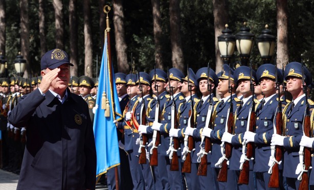 Foto - Milli Savunma Bakanı Hulusi Akar'a Azerbaycan'da "mehter" sürprizi