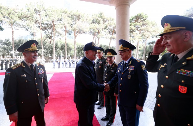 Foto - Milli Savunma Bakanı Hulusi Akar'a Azerbaycan'da "mehter" sürprizi