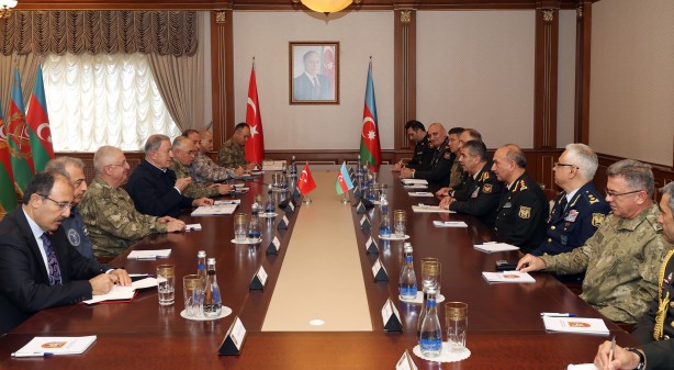 Foto - Milli Savunma Bakanı Hulusi Akar'a Azerbaycan'da "mehter" sürprizi