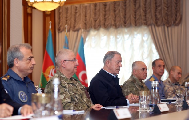Foto - Milli Savunma Bakanı Hulusi Akar'a Azerbaycan'da "mehter" sürprizi