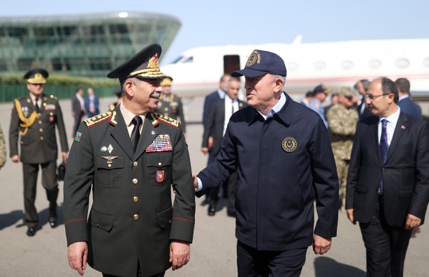 Foto - Milli Savunma Bakanı Hulusi Akar'a Azerbaycan'da "mehter" sürprizi