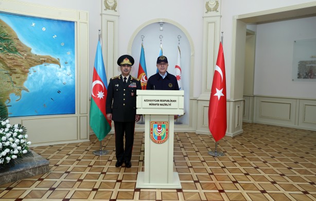 Foto - Milli Savunma Bakanı Hulusi Akar'a Azerbaycan'da "mehter" sürprizi
