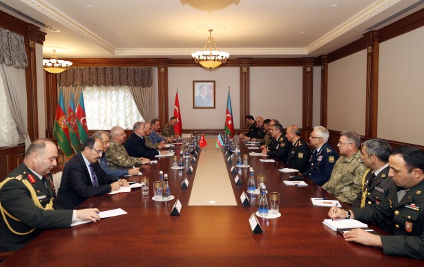 Foto - Milli Savunma Bakanı Hulusi Akar'a Azerbaycan'da "mehter" sürprizi