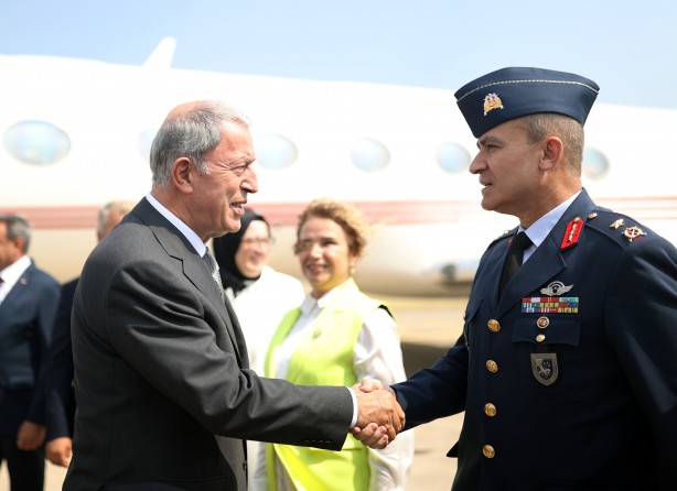Milli Savunma Bakanı Hulusi Akar'dan, 9. Ana Jet Üs Komutanlığına ziyaret