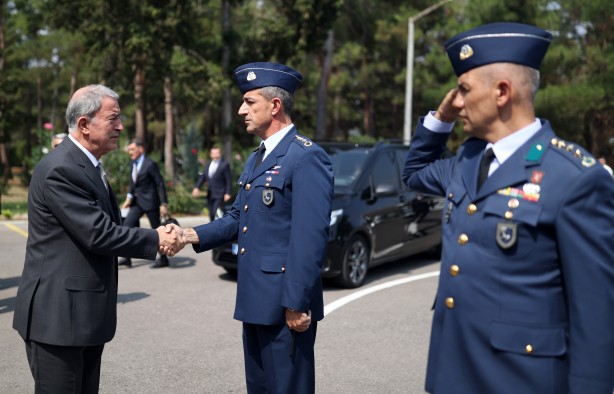 Foto - Milli Savunma Bakanı Hulusi Akar'dan, 9. Ana Jet Üs Komutanlığına ziyaret