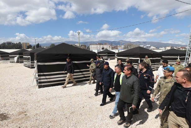 Foto - Milli Savunma Bakanı Hulusi Akar'dan Antakya'daki çadır kentte inceleme