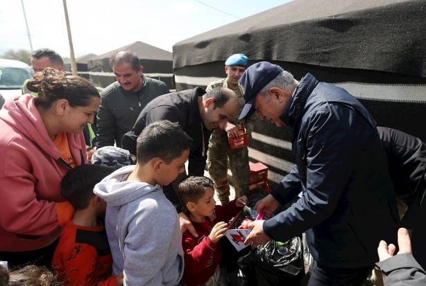 Foto - Milli Savunma Bakanı Hulusi Akar'dan Antakya'daki çadır kentte inceleme