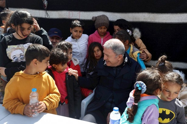 Foto - Milli Savunma Bakanı Hulusi Akar'dan Antakya'daki çadır kentte inceleme