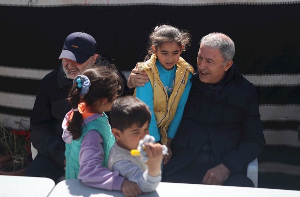 Foto - Milli Savunma Bakanı Hulusi Akar'dan Antakya'daki çadır kentte inceleme