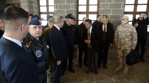 Foto - Milli Savunma Bakanı Hulusi Akar'dan Diyarbakır çıkarması