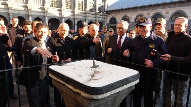 Foto - Milli Savunma Bakanı Hulusi Akar'dan Diyarbakır çıkarması