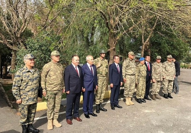 Foto - Milli Savunma Bakanı Nurettin Canikli sınır hattında