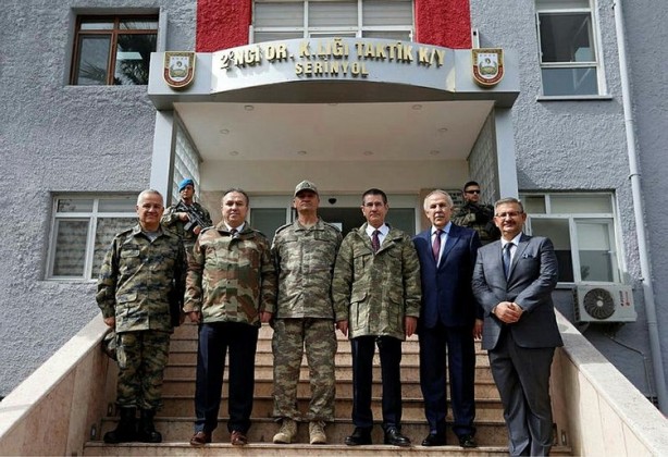 Foto - Milli Savunma Bakanı Nurettin Canikli sınır hattında