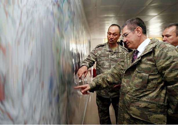 Foto - Milli Savunma Bakanı Nurettin Canikli sınır hattında