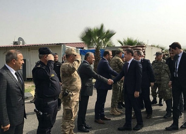 Foto - Milli Savunma Bakanı Nurettin Canikli sınır hattında