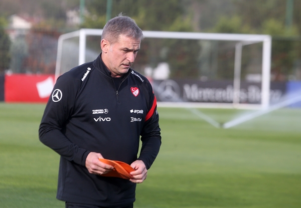 Foto - Milli Takım'da yeni dönem resmen başladı