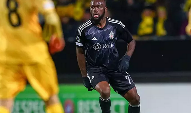 Milyonlar bekliyordu! Beşiktaş’ın çocuğu Rıza Çalımbay: Ünlü takımdan şok eden karar! Peş peşe satmaya başlayacaklar…