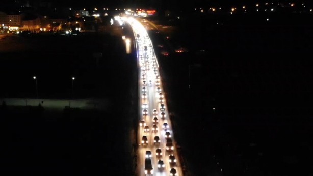 Foto - Milyonlar dönüş yolunda! Kırıkkale'de trafik kilitlendi