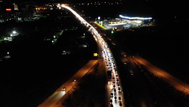 Foto - Milyonlar dönüş yolunda! Kırıkkale'de trafik kilitlendi